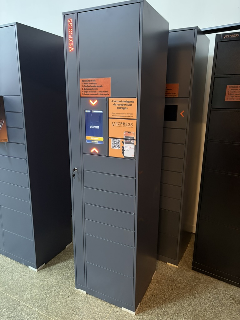 Armário inteligente Vexpress em formato torre